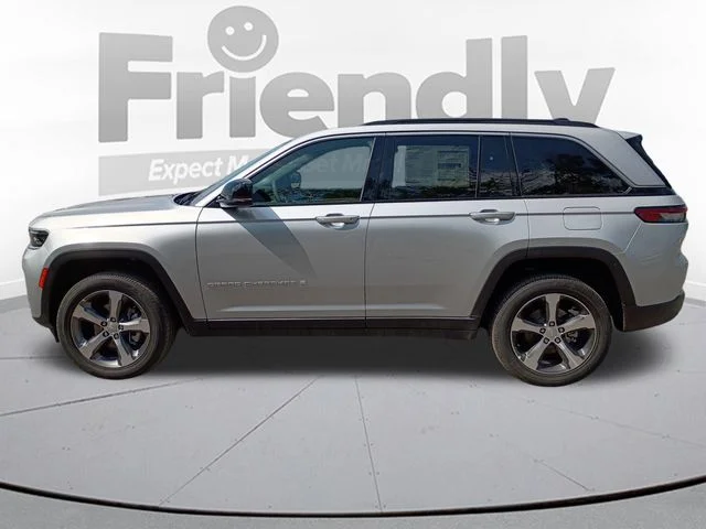 New 2026 Silver Zynith Exterior Paint Jeep Limited image 8