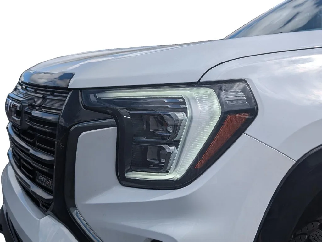 Used 2026 Summit White GMC AT4 image 9