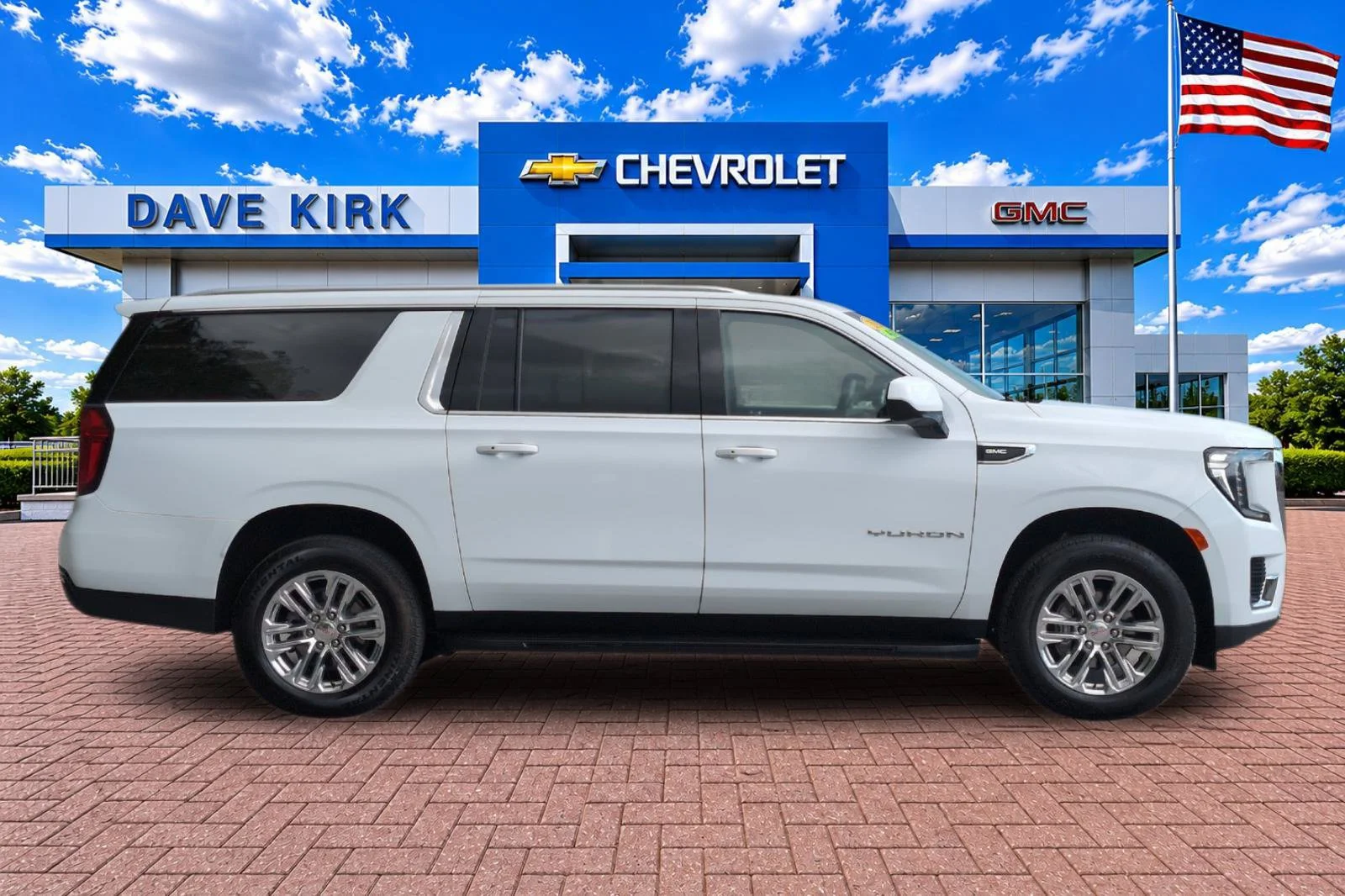 Used 2023 SUMMIT WHITE GMC SLE image 2
