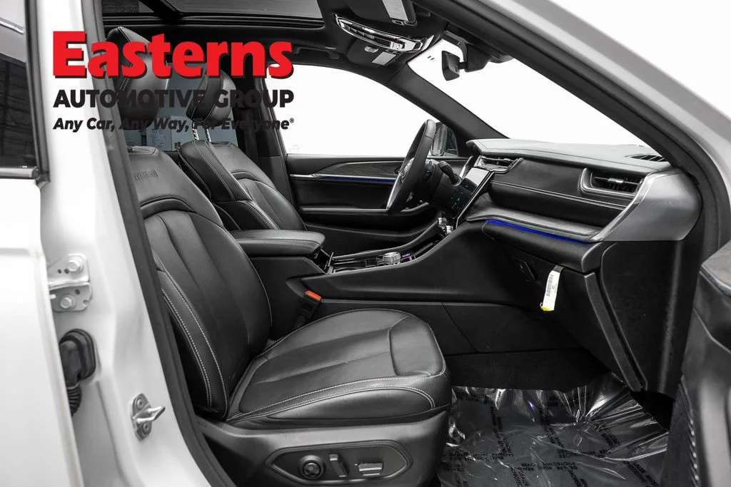 Used 2022 White Jeep Overland 4xe image 28