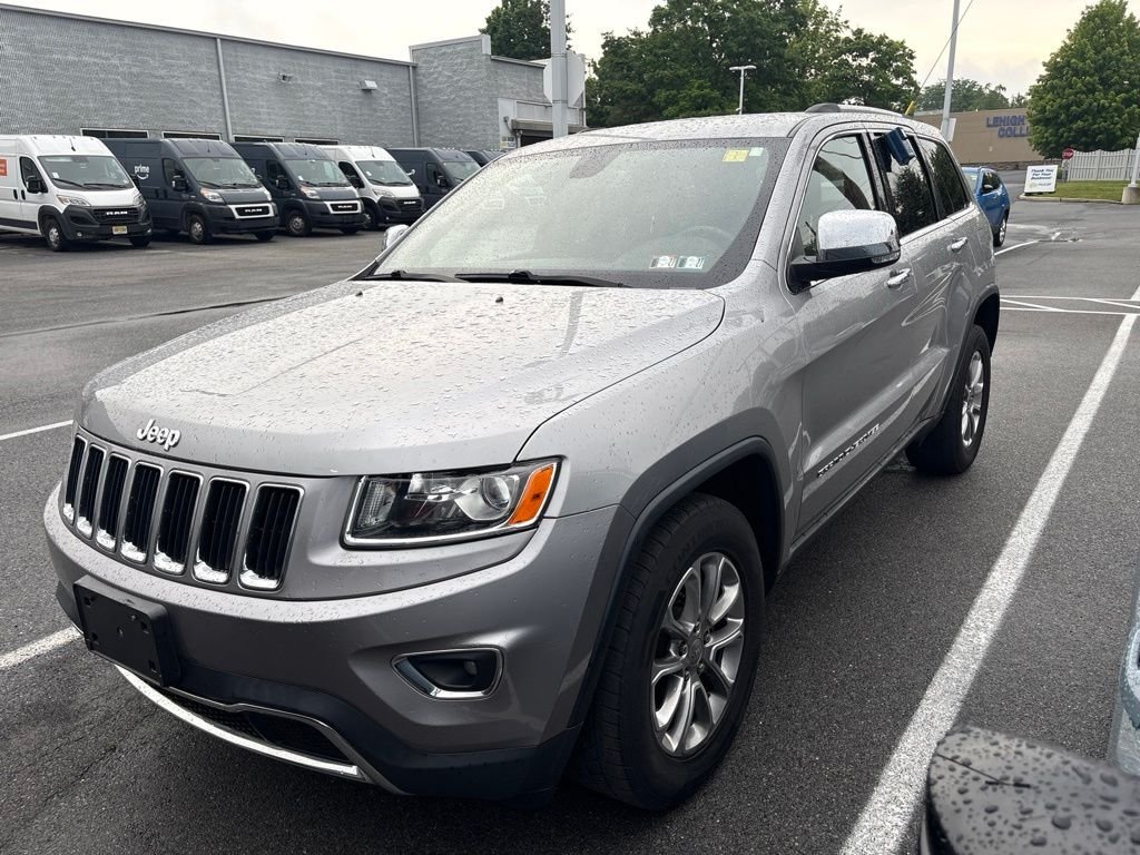 Used 2015 Silver Jeep Limited image 3