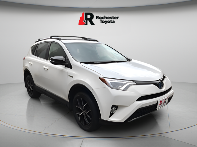 Used 2018 White Toyota SE image 1
