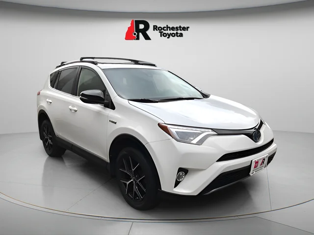 Used 2018 White Toyota SE image 1