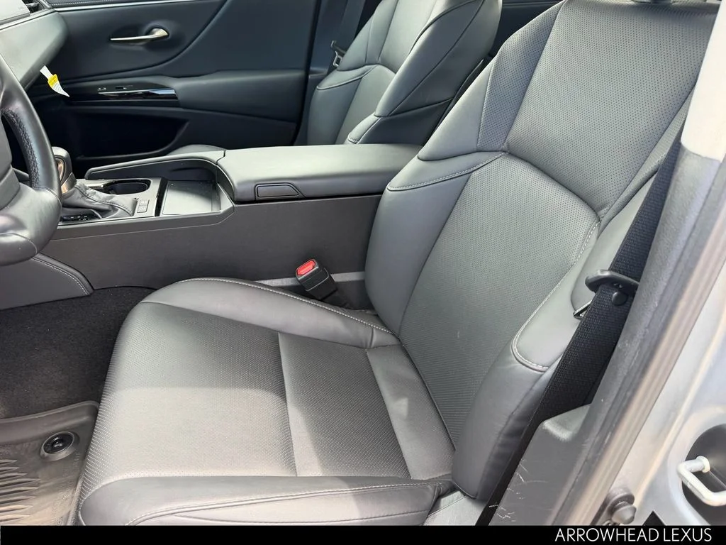 Used 2025 Silver Lexus 300h image 22