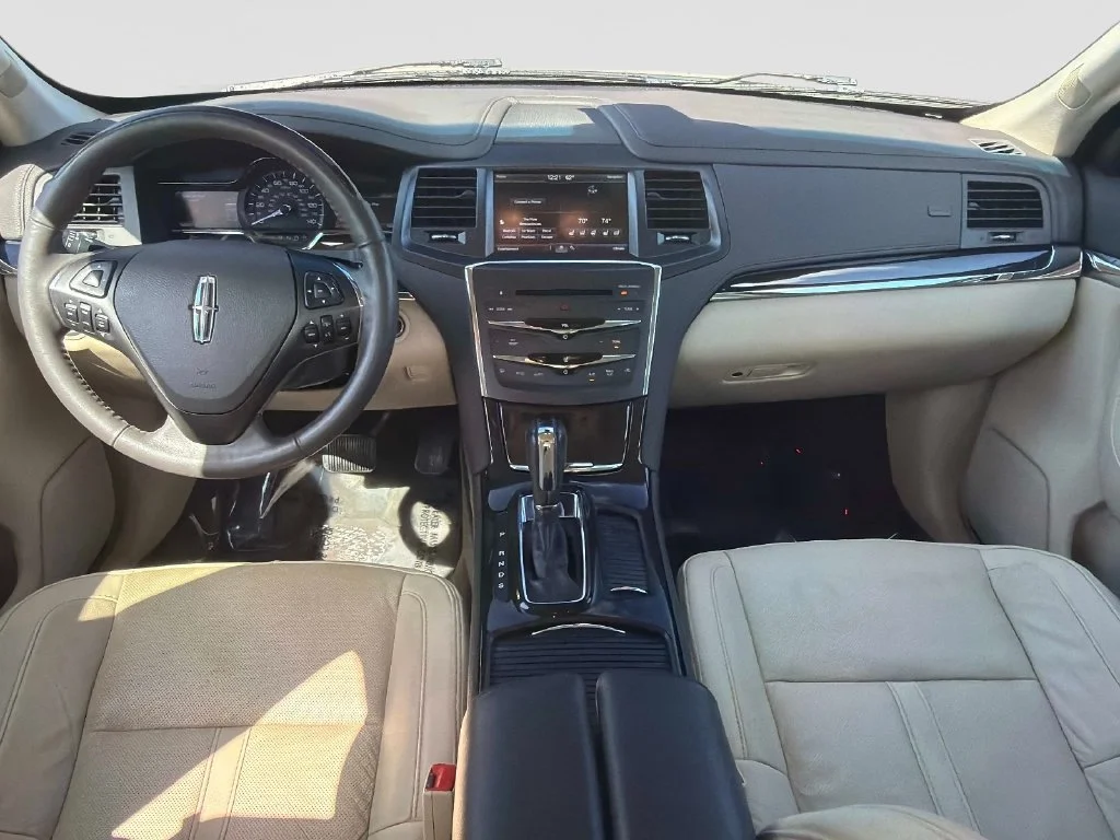 Used 2015 Silver Lincoln Base image 16