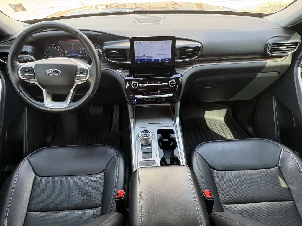 Used 2022 Black Metallic Ford Limited image 27