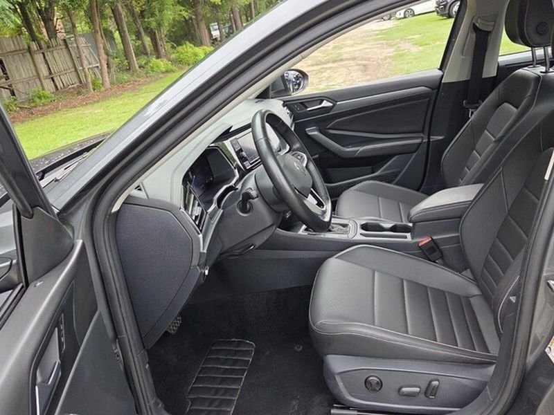 Used 2024 Platinum Gray Metallic Volkswagen SE image 6