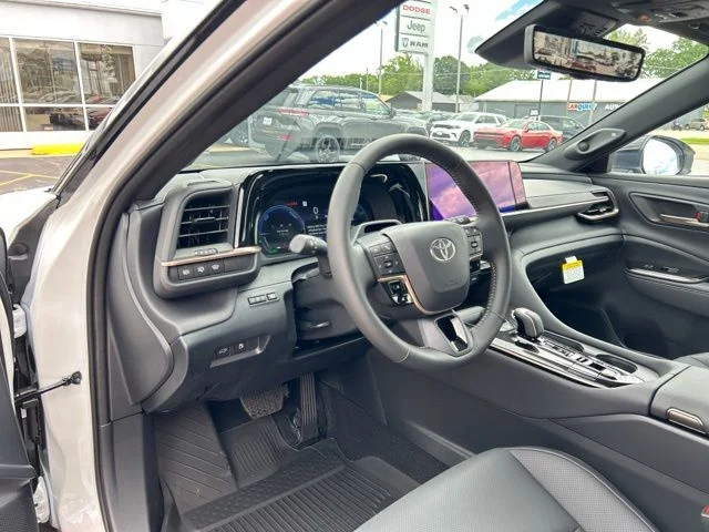 New 2026 Oxygen White with Black roof <sup>1</sup> Toyota  Limited image 26