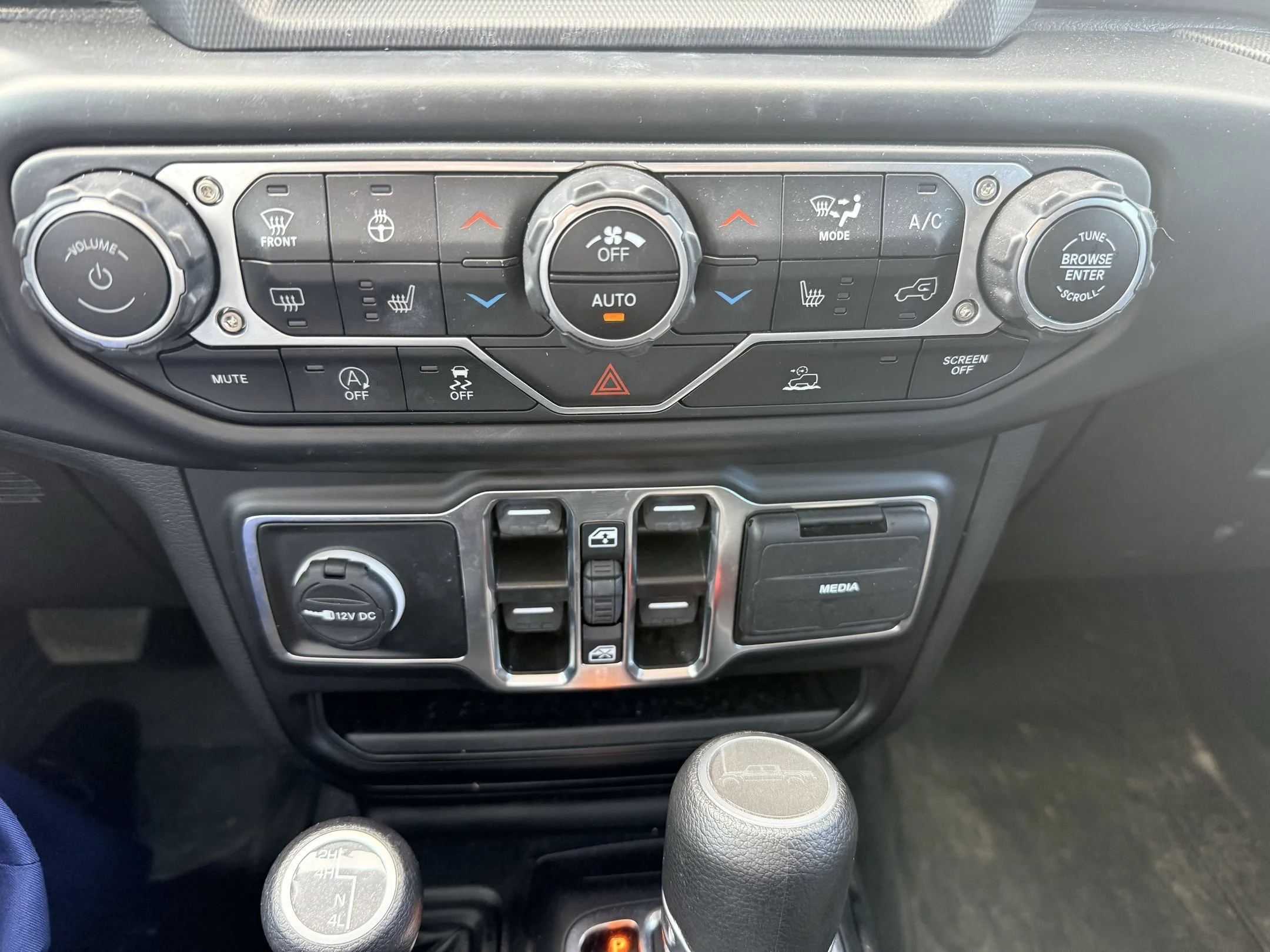 Used 2022 White Jeep Sport image 11