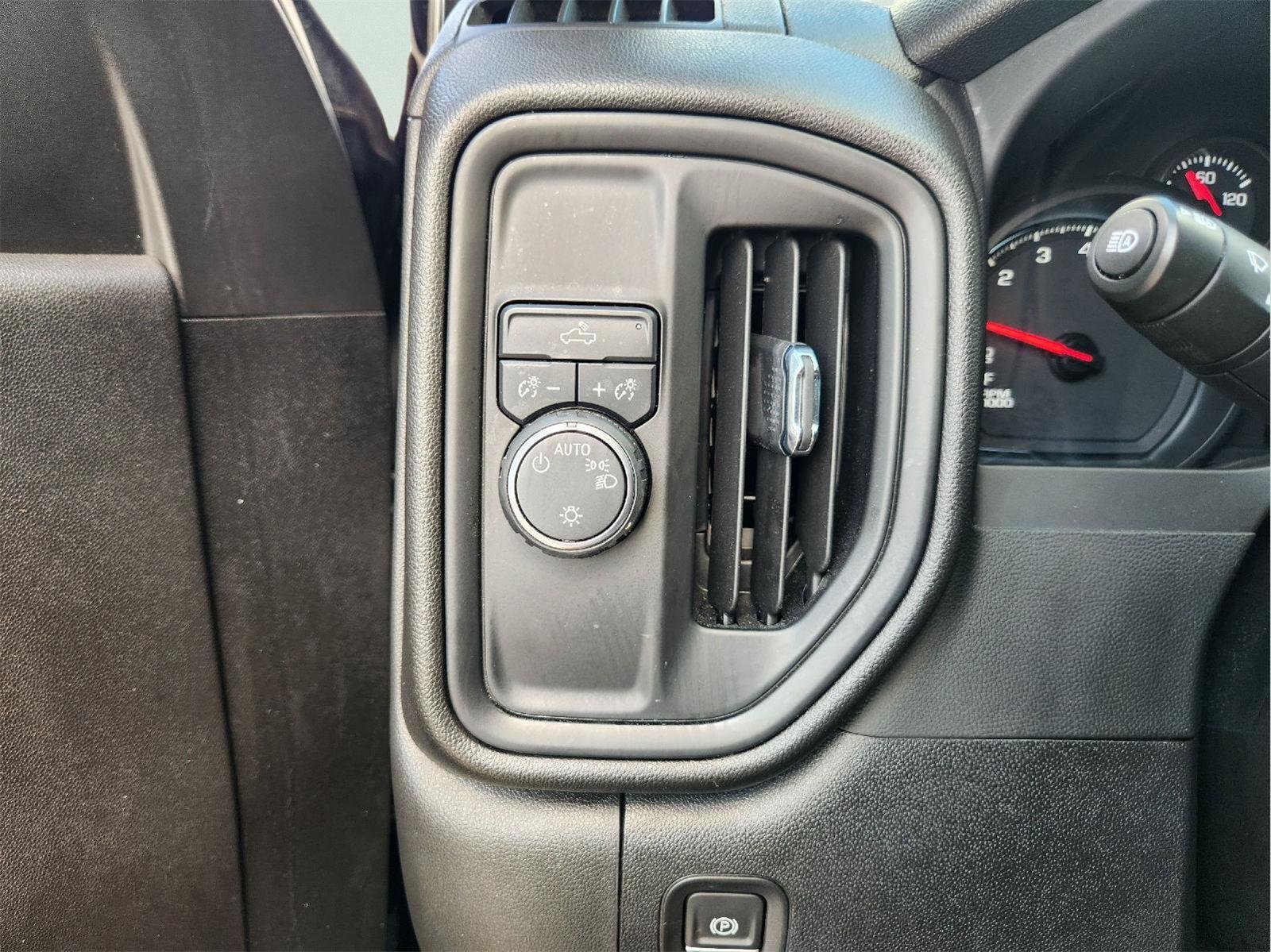 2023 Chevrolet Silverado 1500 photo 18 of 30