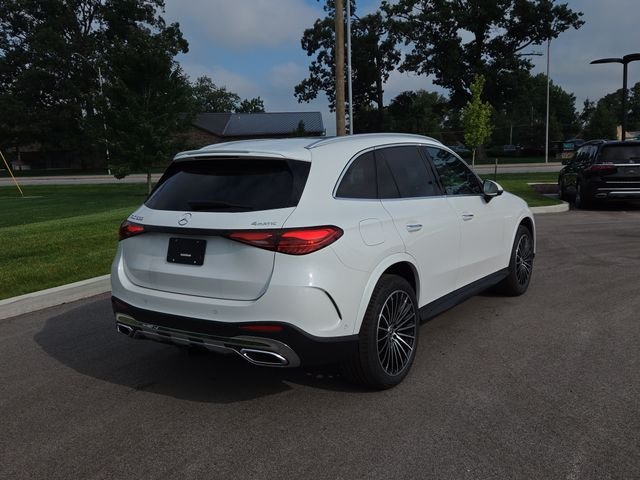 New 2027 MANUFAKTUR Moonlight White Metallic Mercedes-Benz GLC300 image 3