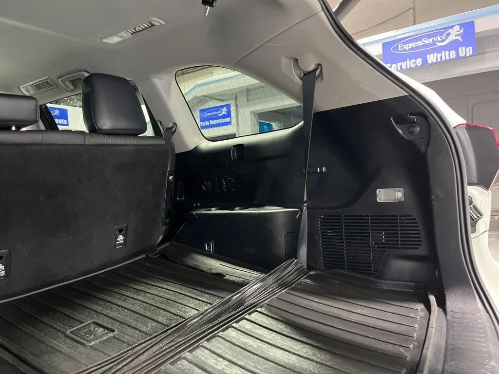 Used 2018 Blizzard Pearl Toyota LE Plus image 36