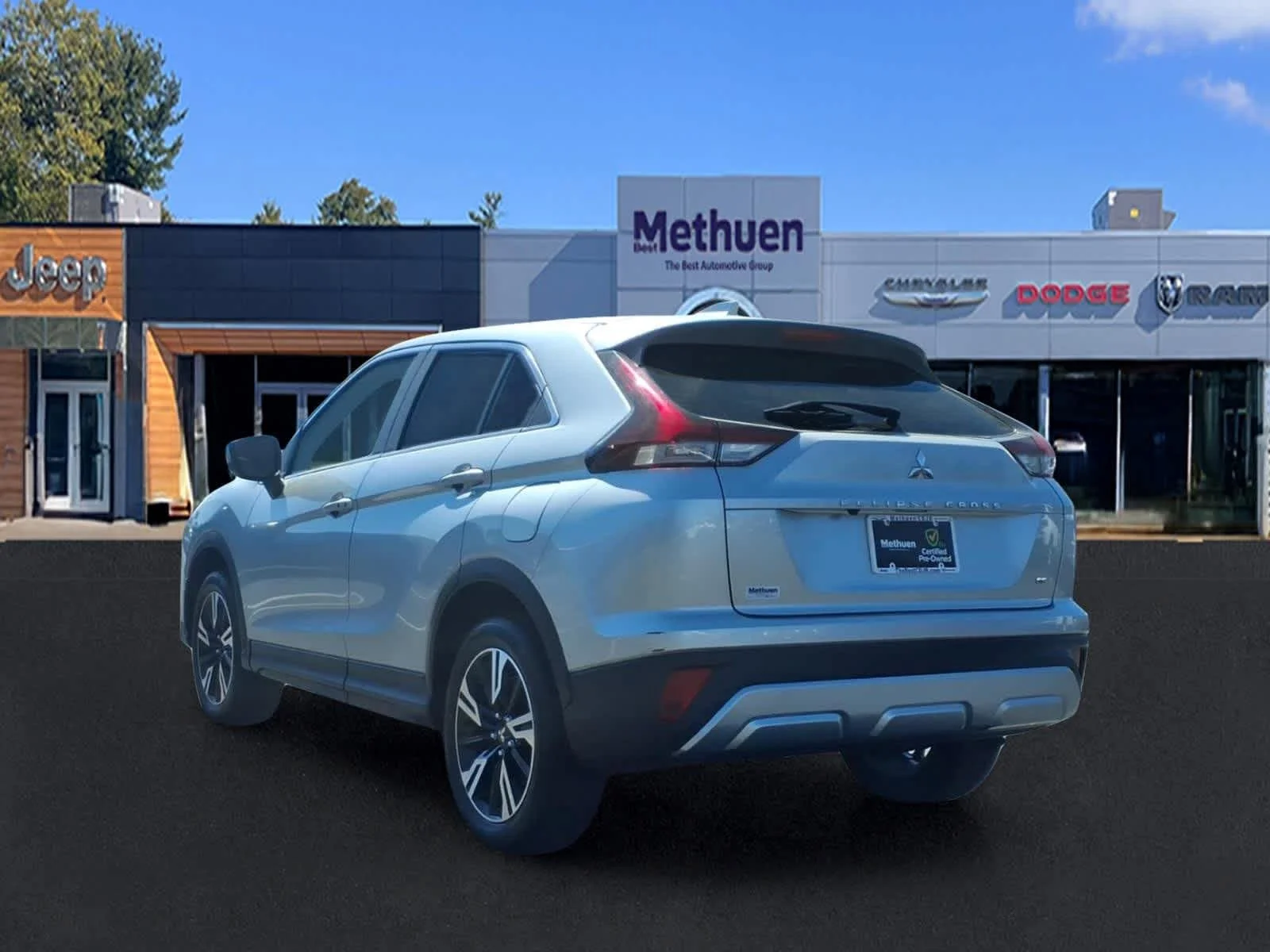 Used 2024 Alloy Silver Metallic Mitsubishi SE image 7