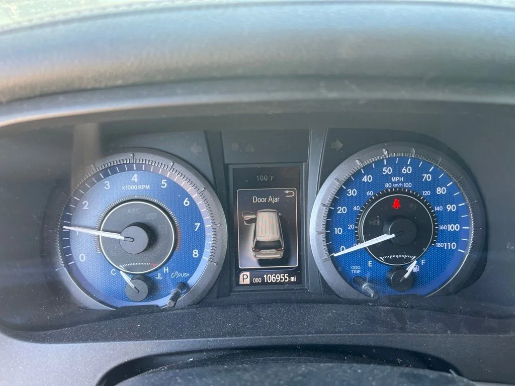 Used 2020 Silver Toyota XLE image 8