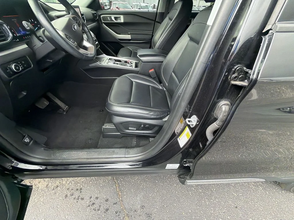 Used 2023 Black Ford XLT image 12
