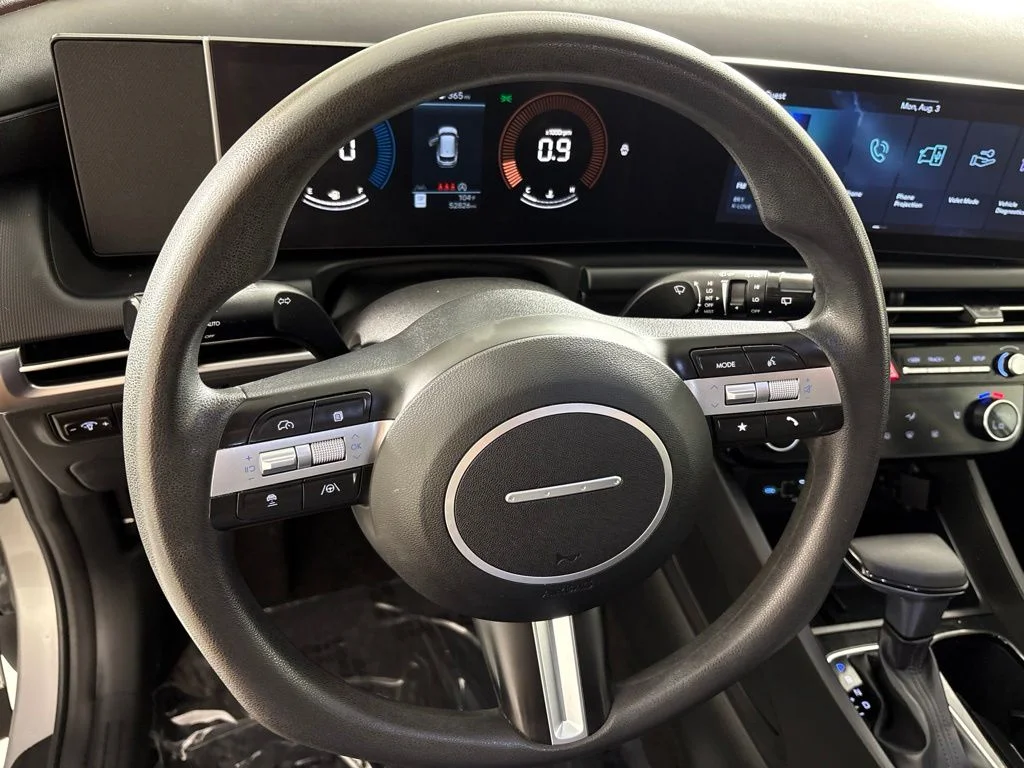 Used 2025 Silver Hyundai SEL image 33