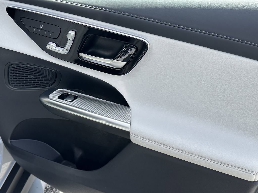 New 2026 MANUFAKTUR Alpine Grey Mercedes-Benz GLC 300 image 16