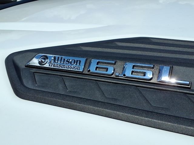 Used 2024 Summit White Chevrolet Custom image 9