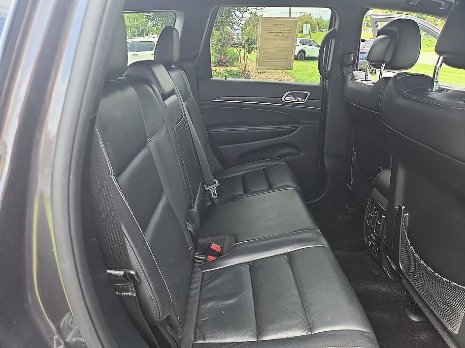 Used 2017 Granite Crystal Metallic Clearcoat Jeep Limited image 23