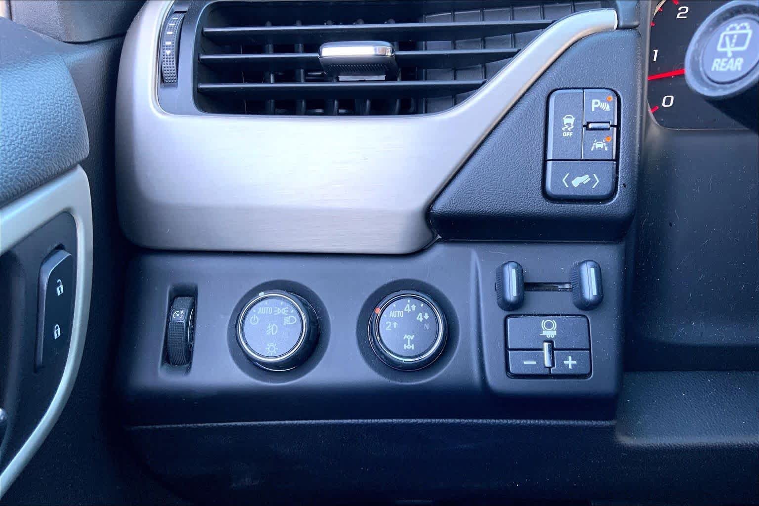 Used 2016 Onyx Black GMC Denali image 34