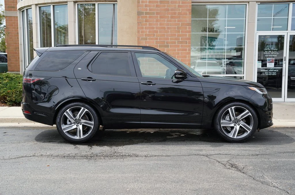 New 2026 Santorini Black Land Rover Dynamic SE image 7