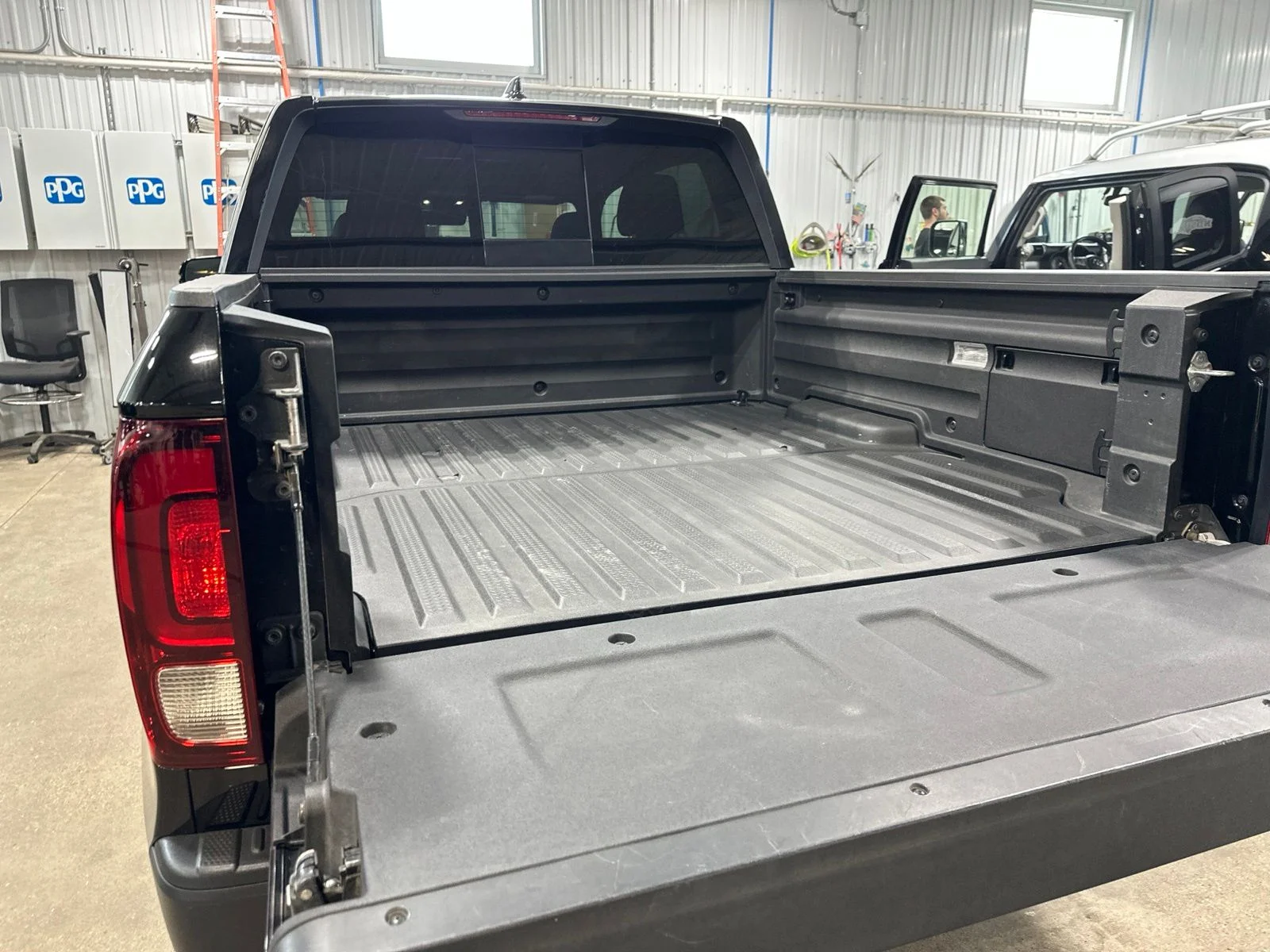 2023 Honda Ridgeline Black Edition - Photo 25