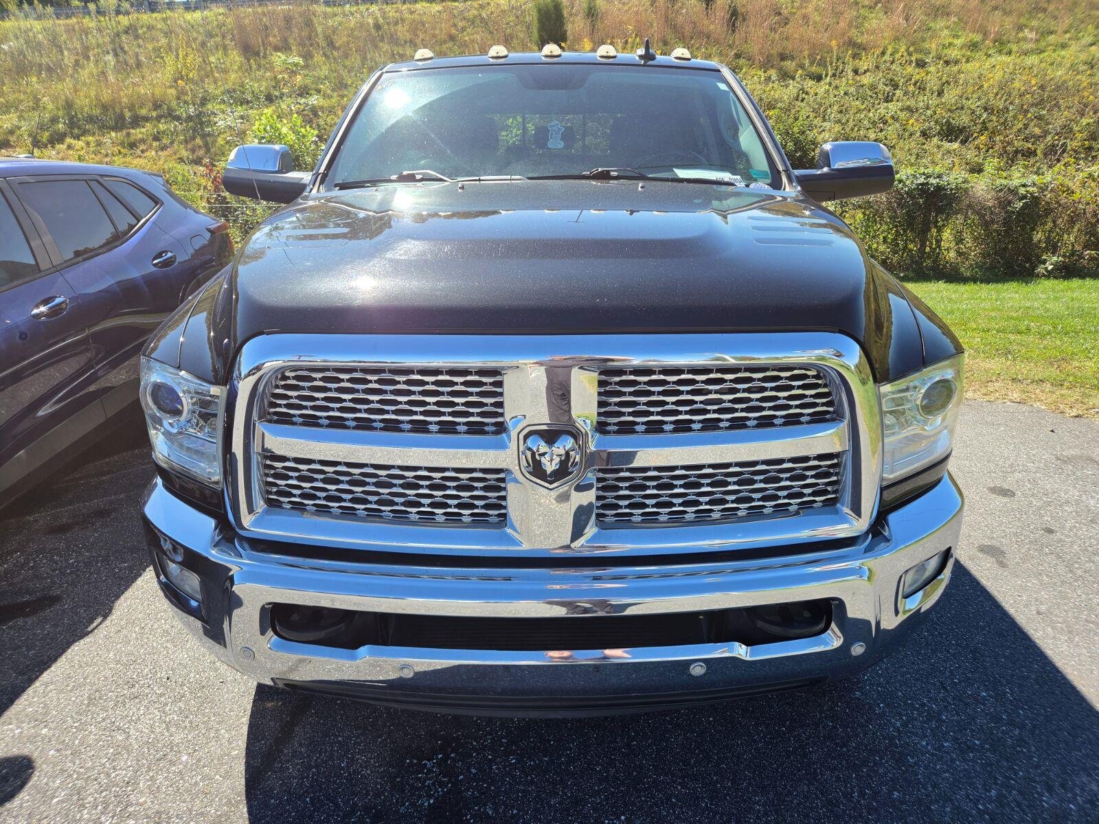 Used 2017 Brilliant Black Crystal Pearlcoat Ram Laramie image 2