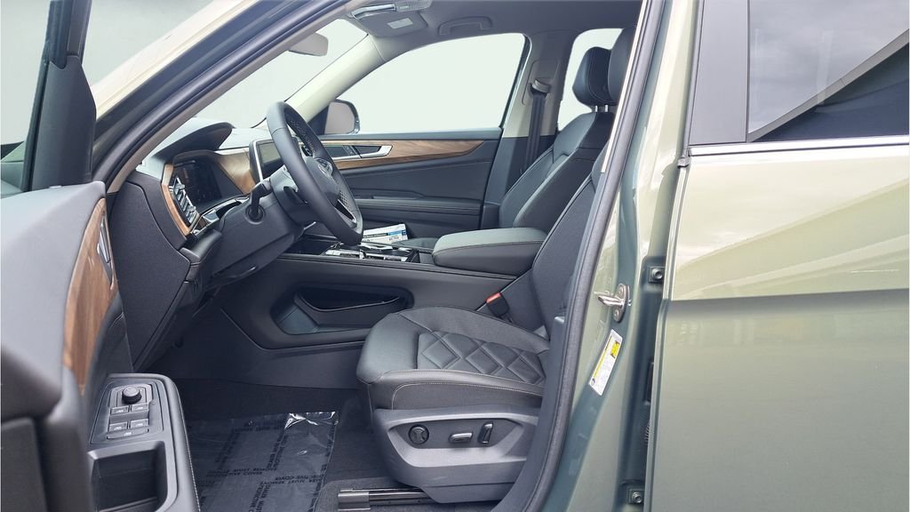 New 2026 Green Volkswagen 2.0T SE w/Technology image 11