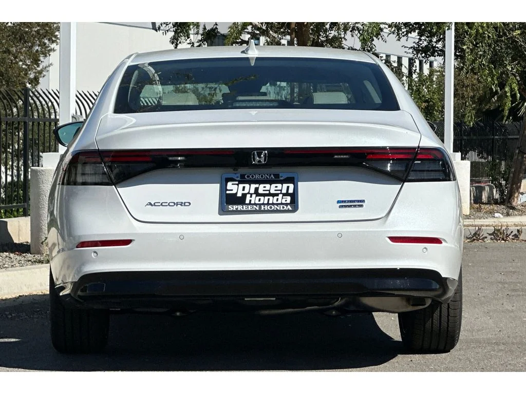 New 2026 Platinum White Pearl Honda Touring image 5