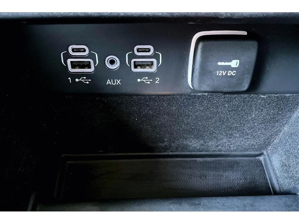 Used 2022 Silver Zynith Jeep Limited image 32
