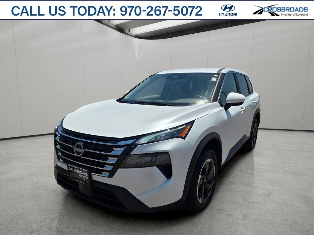 Used 2025 Everest White Pearl Nissan SV image 1
