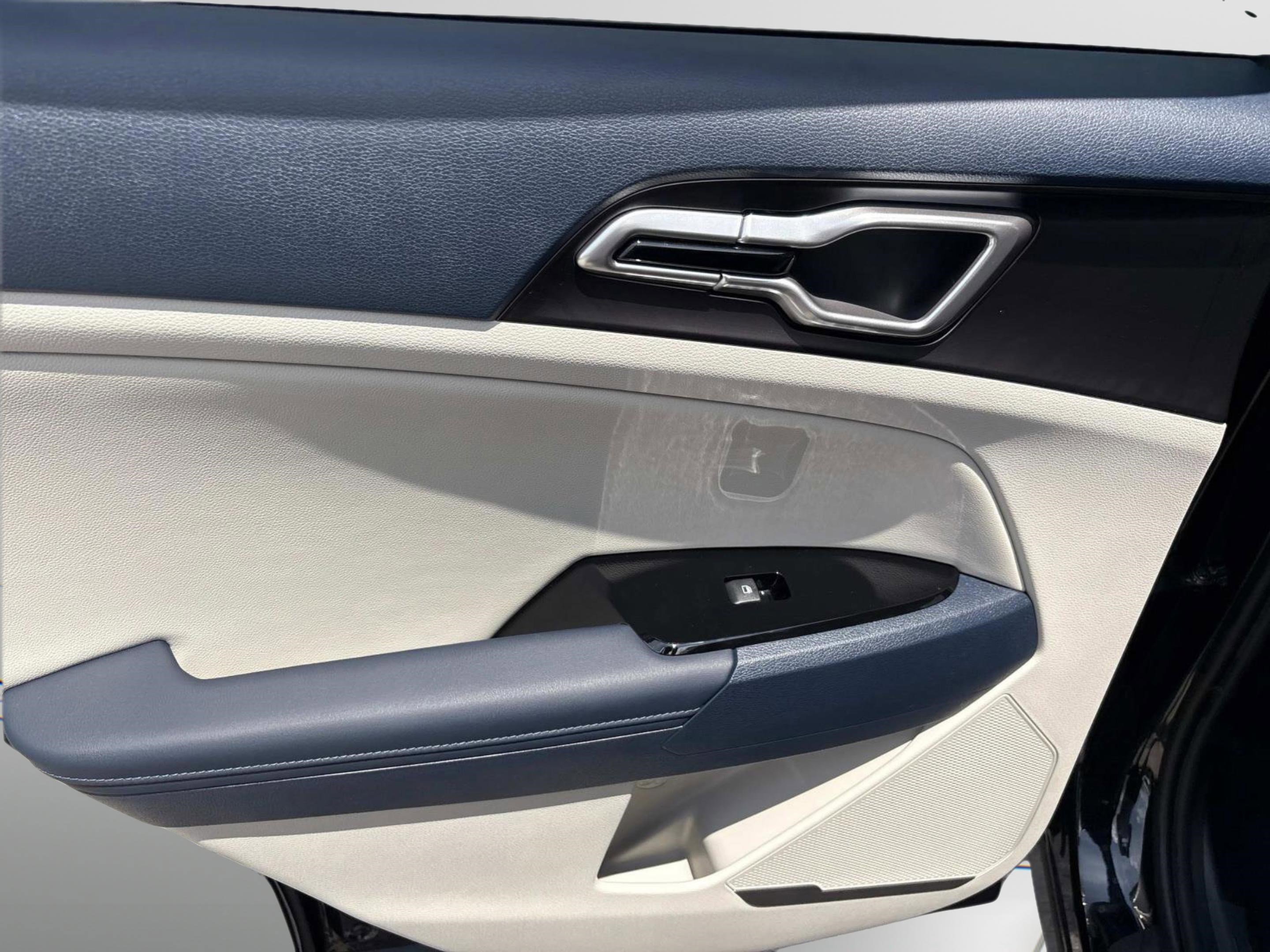 New 2025 Fusion Black Kia EX image 18