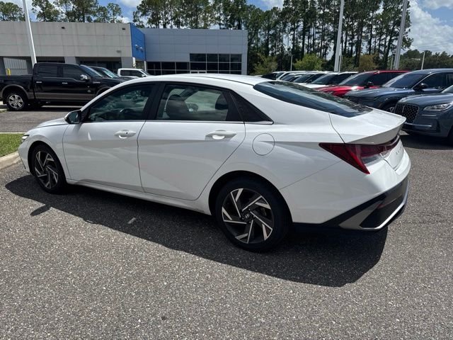 Certified Used 2025 White Hyundai SEL Convenience image 10