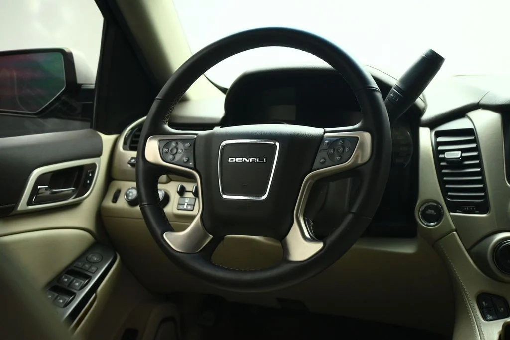 Used 2020 Silver GMC Denali image 41