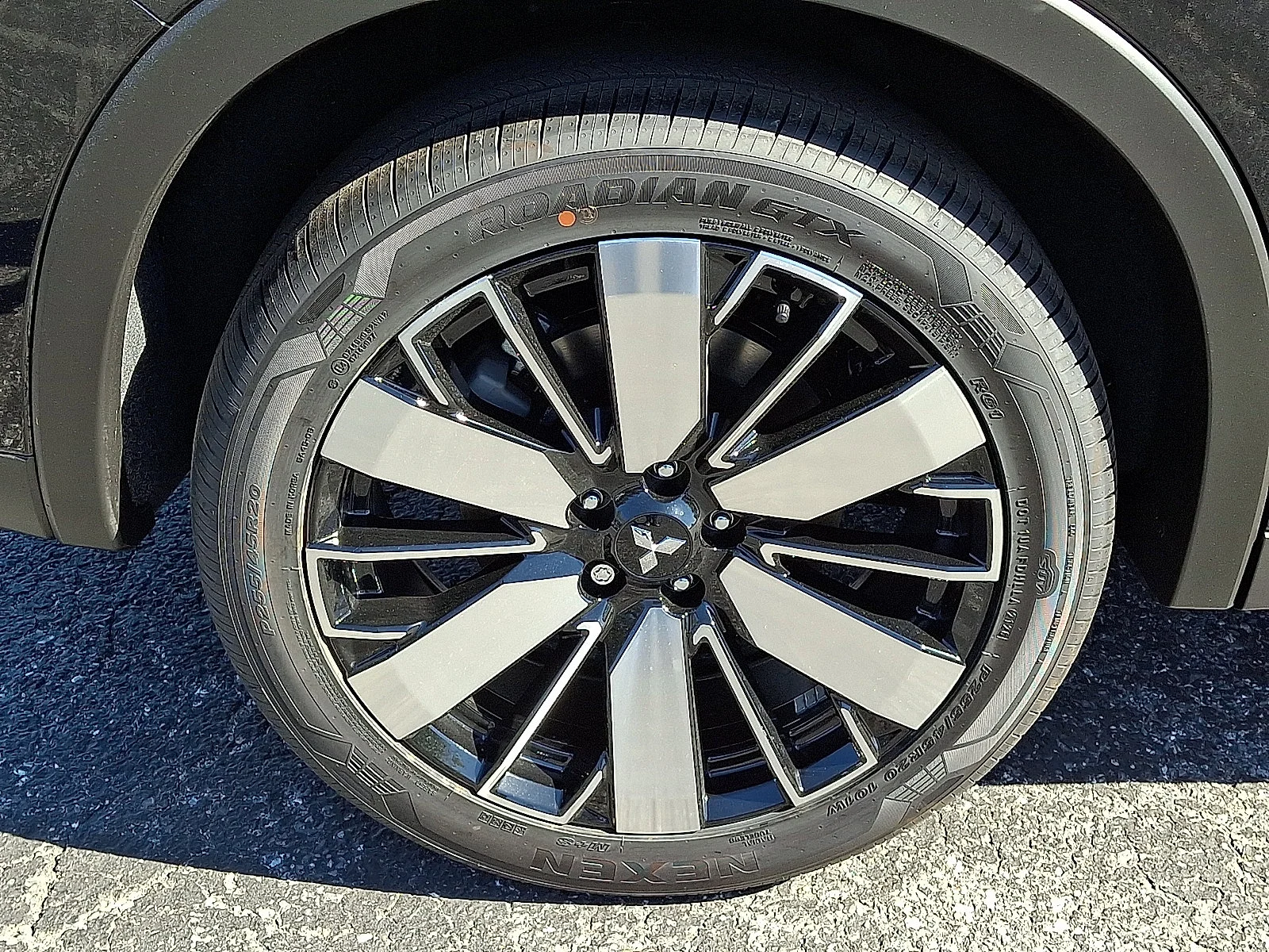 New 2026 Black Mitsubishi SE image 10