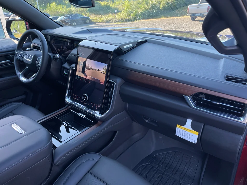 2025 GMC Yukon XL Denali - Photo 38