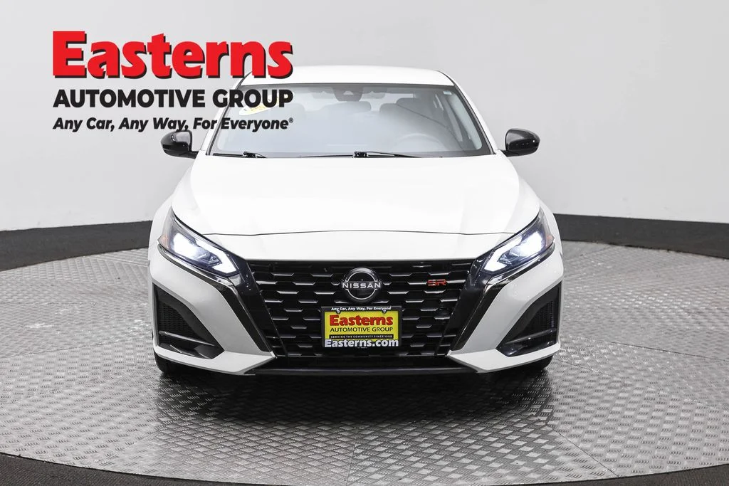 Used 2024 White Nissan 2.5 SR image 2