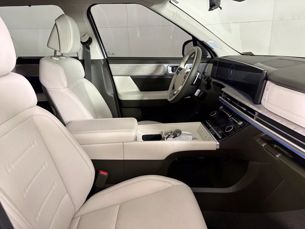 Used 2024 White Hyundai Calligraphy image 14