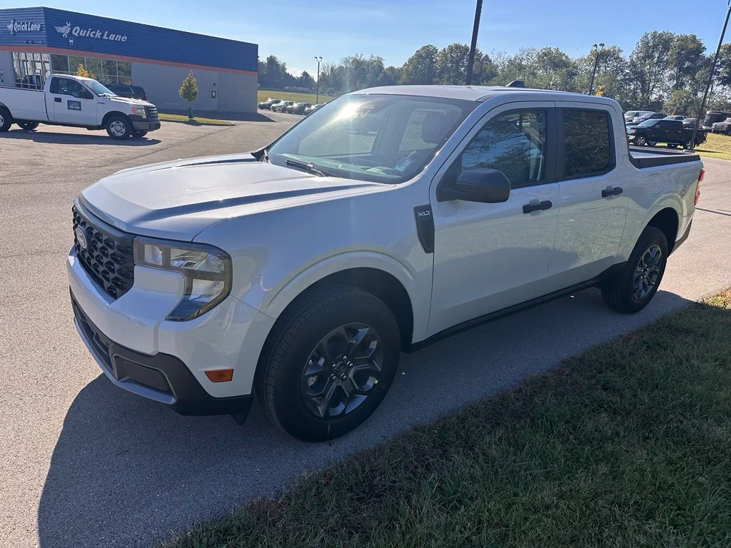 New 2026 Space White Metallic Ford XLT image 4