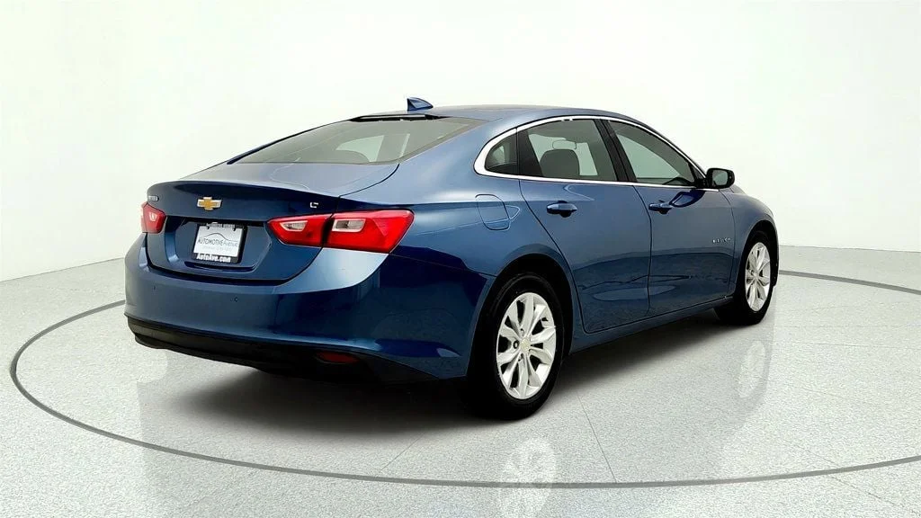 Used 2024 Lakeshore Blue Metallic Chevrolet 4dr Sedan 1LT image 5