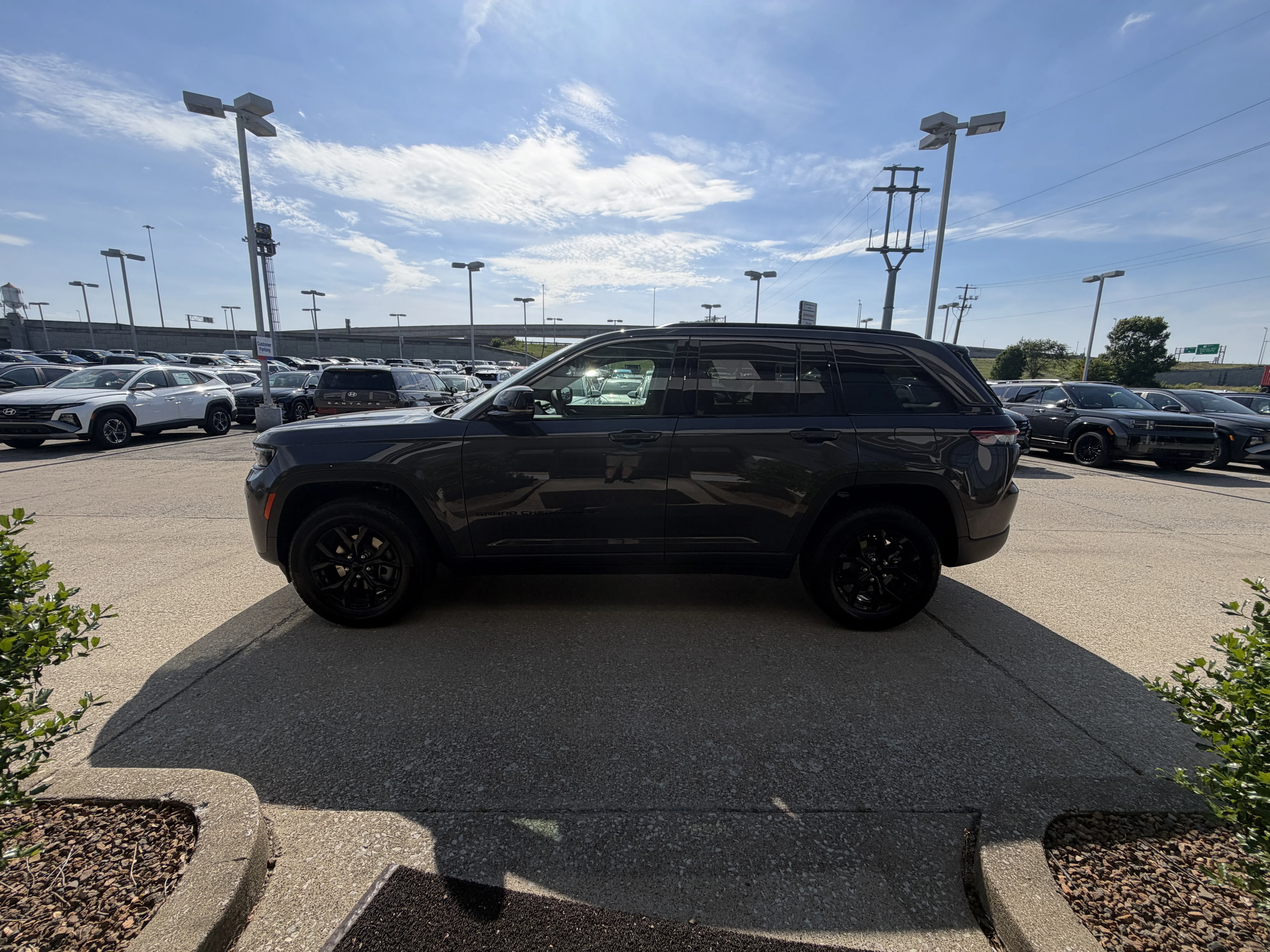 New 2026 Baltic Gray Metallic Clear-Coat Exterior Paint Jeep Altitude image 14