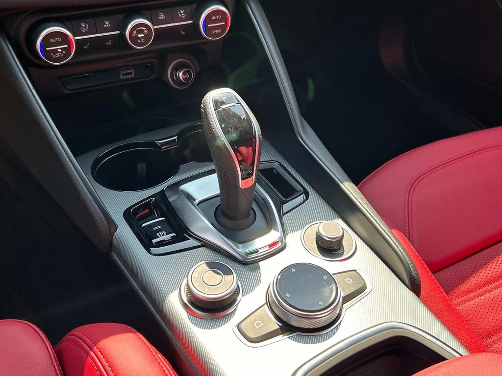 2025 Alfa Romeo Giulia Base - Photo 25