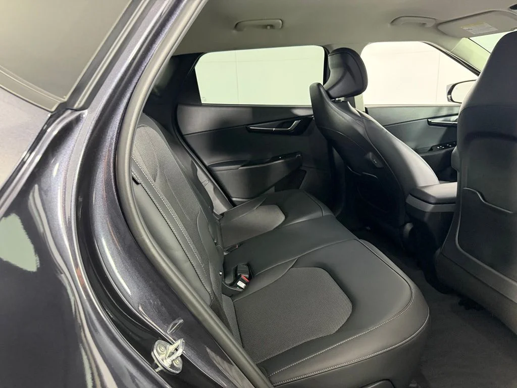 Certified Used 2025  Kia Light image 27