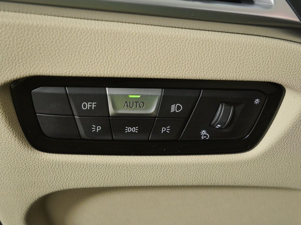 New 2026 Alpine White BMW 330i xDrive image 38