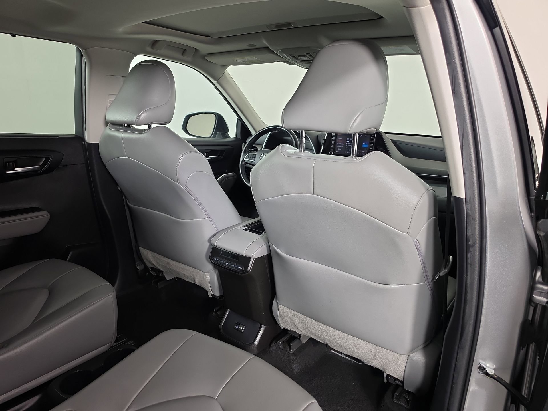 Used 2022 Silver Toyota XLE image 43