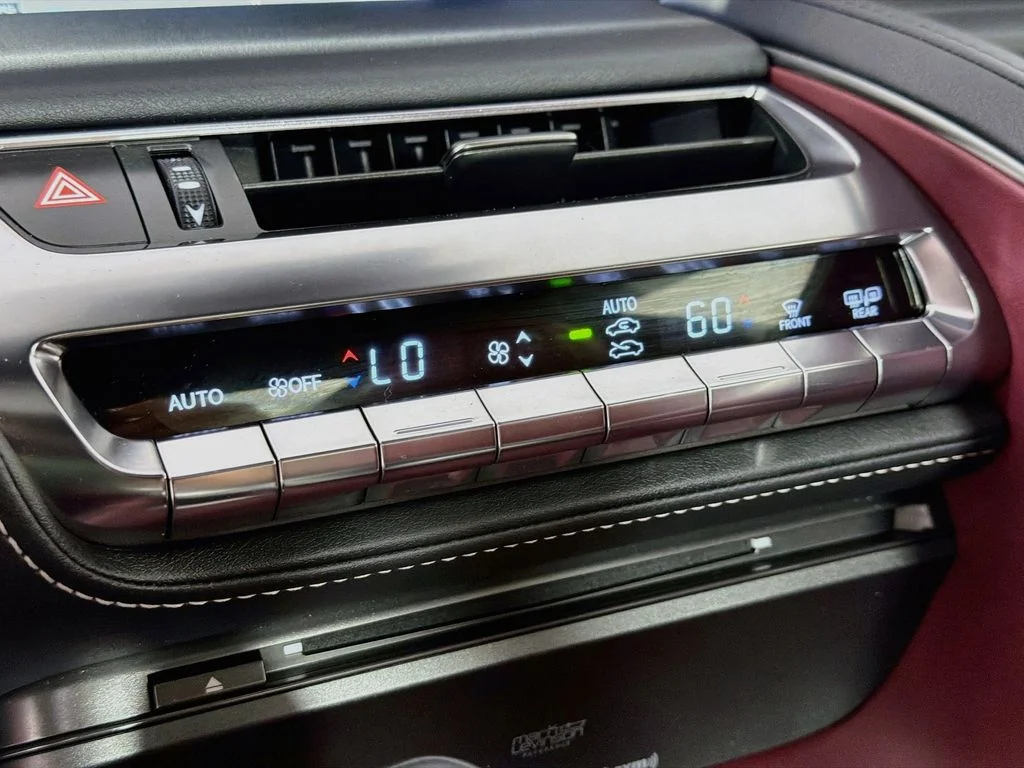 Used 2018 White Lexus 500 image 16