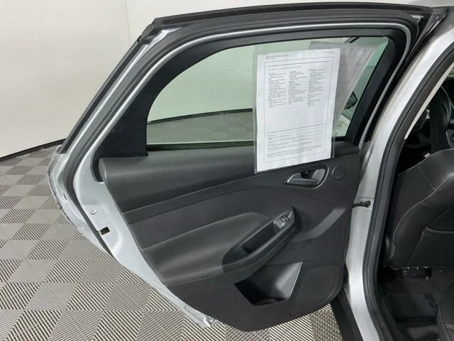 Used 2014 Silver Ford Titanium image 24