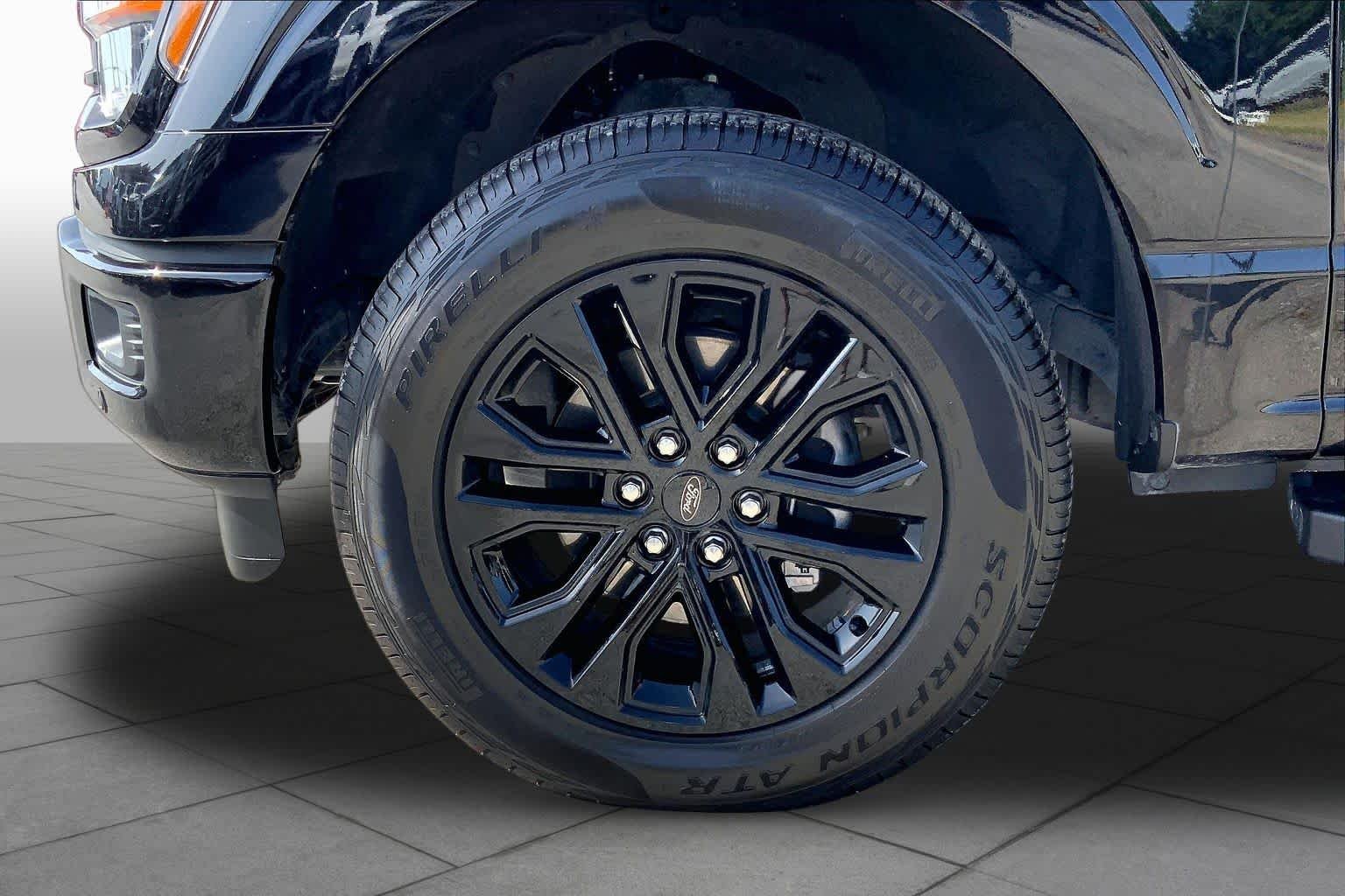 Used 2025 Agate Black Metallic Ford XLT image 10