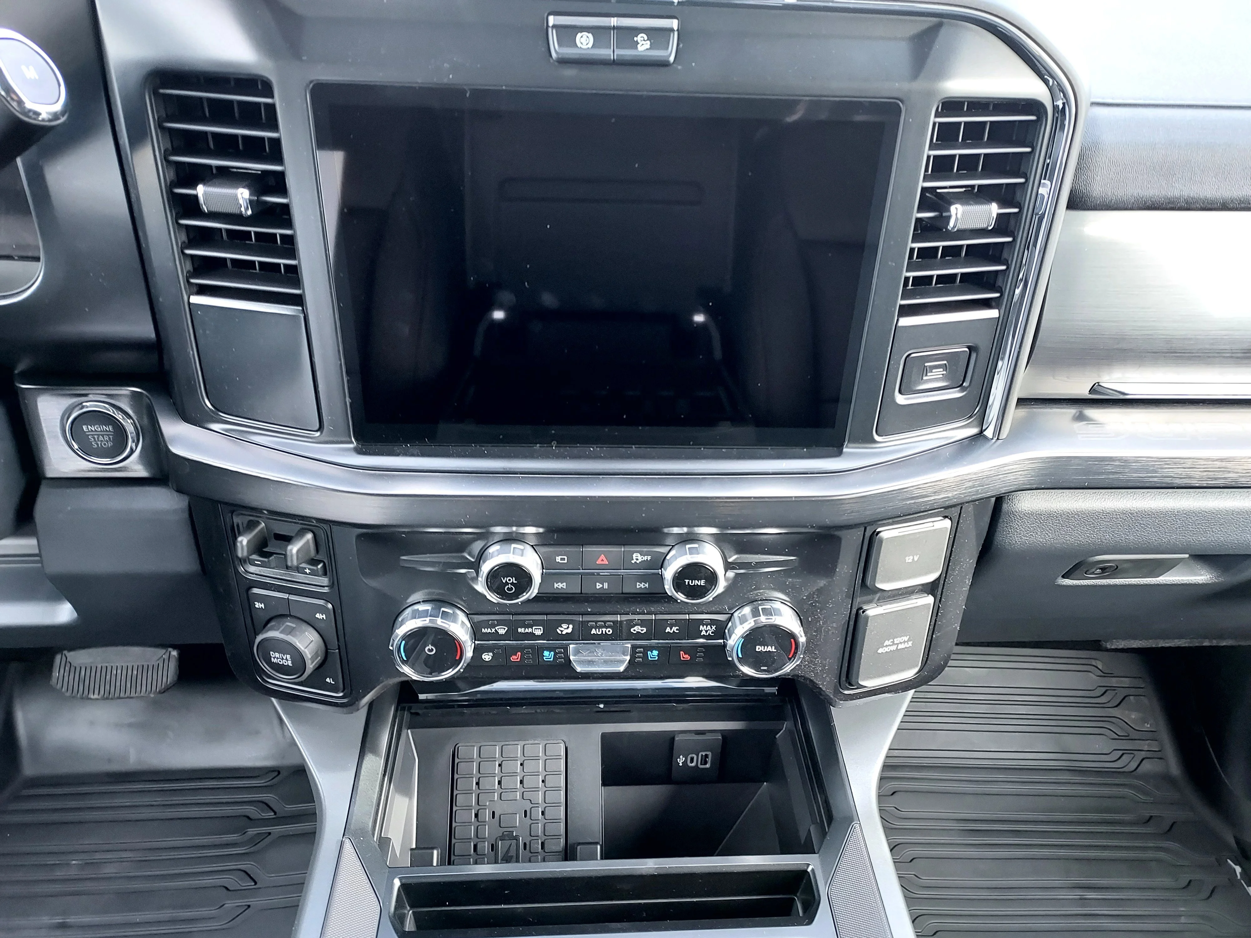 New 2026 Star White Metallic Tri-Coat Ford LARIAT image 31