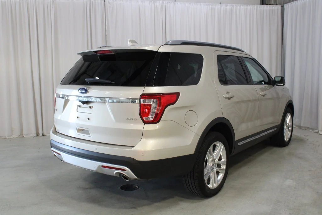 Used 2017 Gold Ford XLT image 26